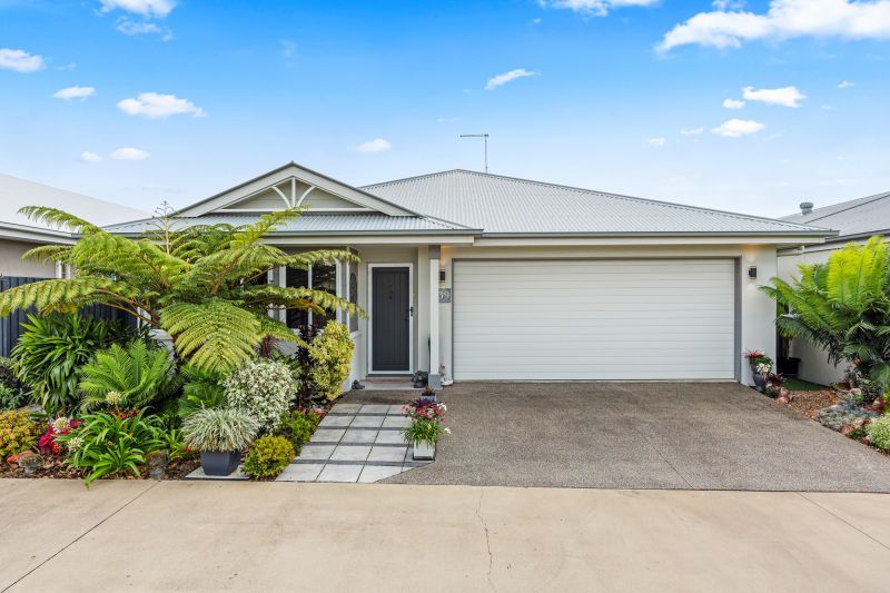 Stunning Tropical Hideaway!