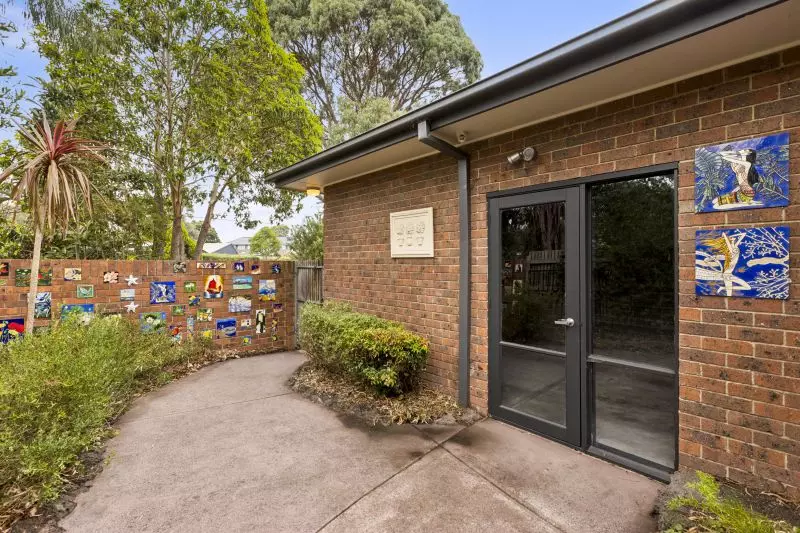 Garden-Wrapped Corner Home with Space and Privacy