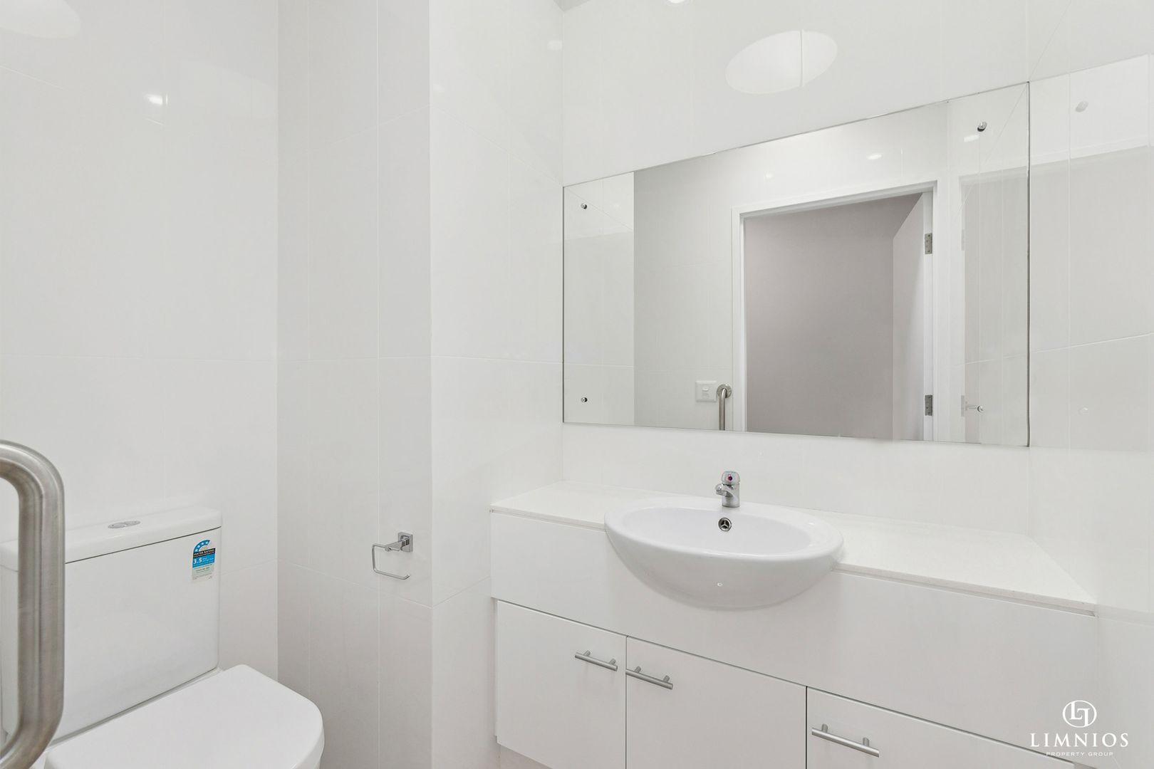 NOW UNDER OFFER. Bushland and the Beach - you have the best of both!