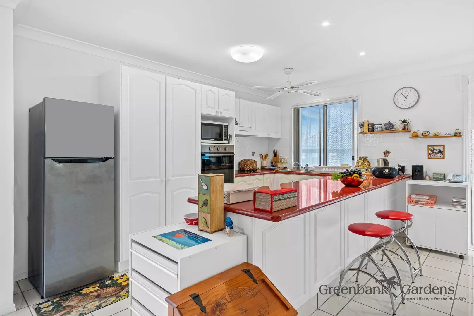 3-bedroom Home with bushland views - GREENBANK GARDENS