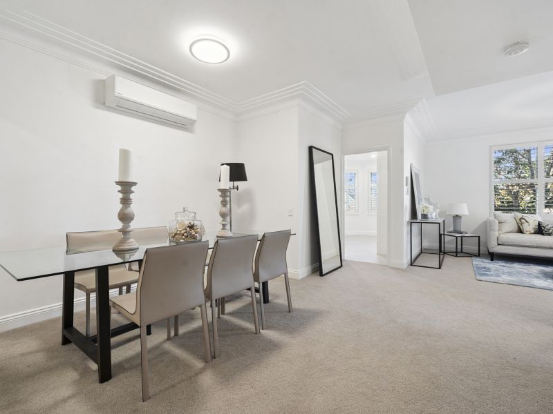 Elegant sun-enriched corner apartment