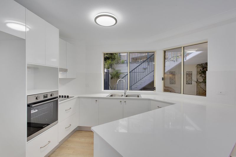 Peaceful north-easterly 2-bedroom residence embraced by greenery