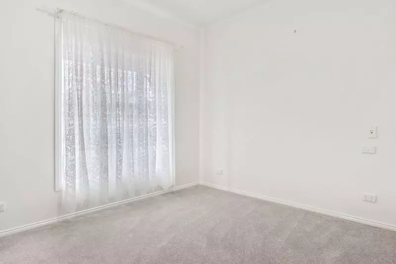 Beautifully Presented Haven - Corner Location