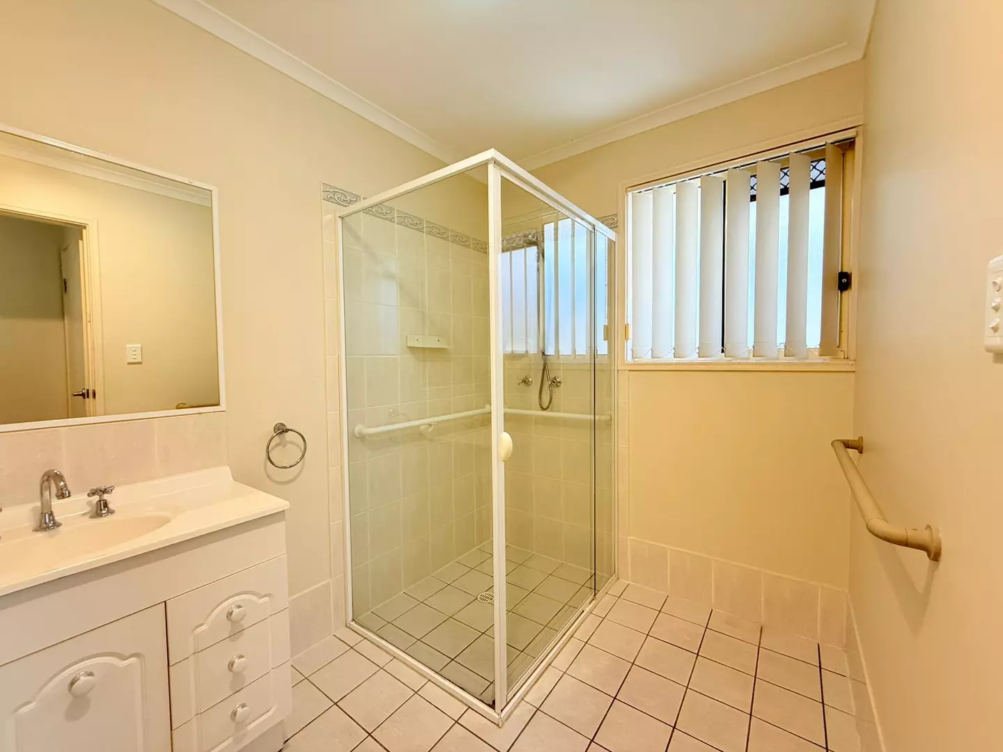 Ready to Move In! Comfortable bright 2 bedroom home in an Over 50's Gated Complex