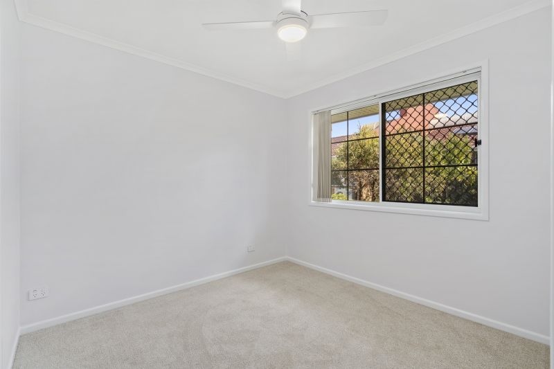 Beautiful two-bedroom, 1 bathroom villa with sunroom.