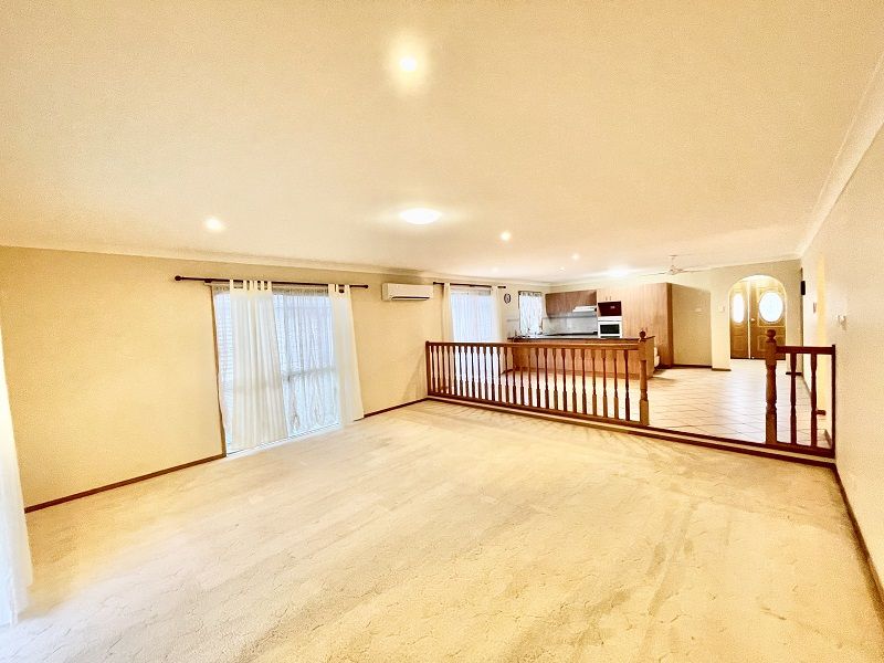 3-bedroom Home with bushland views - GREENBANK GARDENS