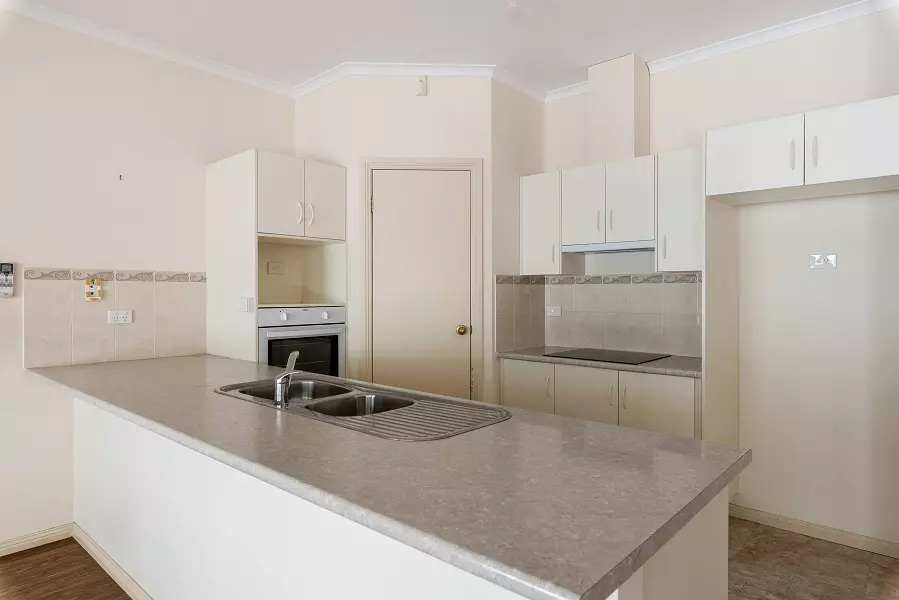 Three Bedroom, Two Living Areas - Close to Main Street - Vin Rice Village