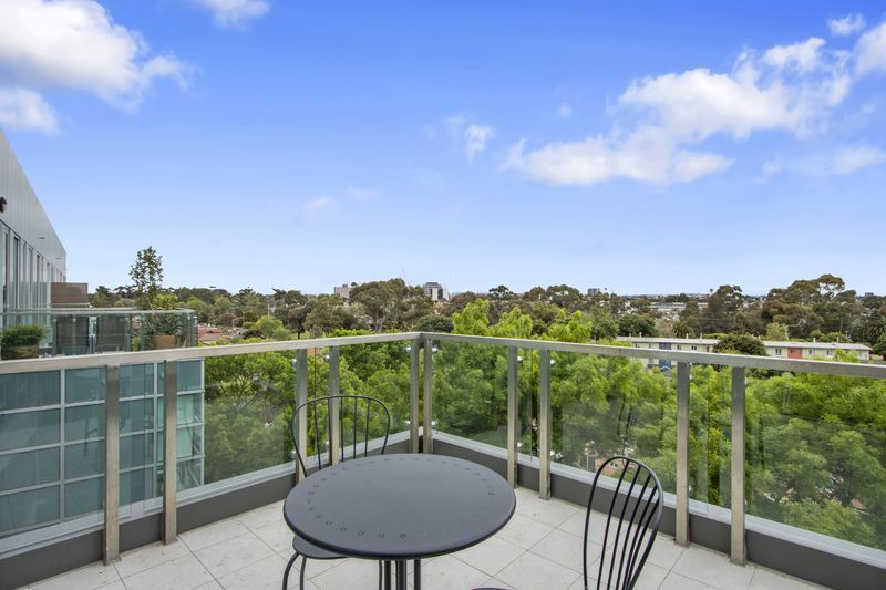 Retire in a beautiful cosmopolitan area with this 3 bed apartment!