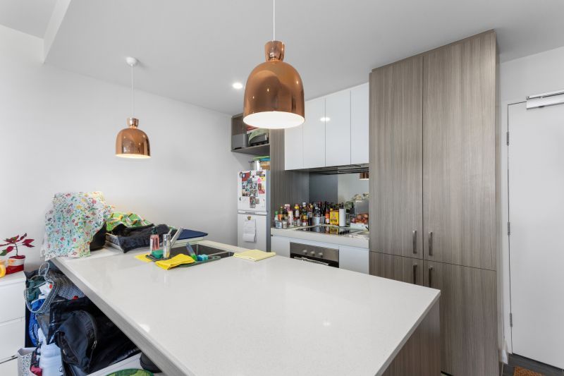 Contemporary and Stylish Living, Central Location!