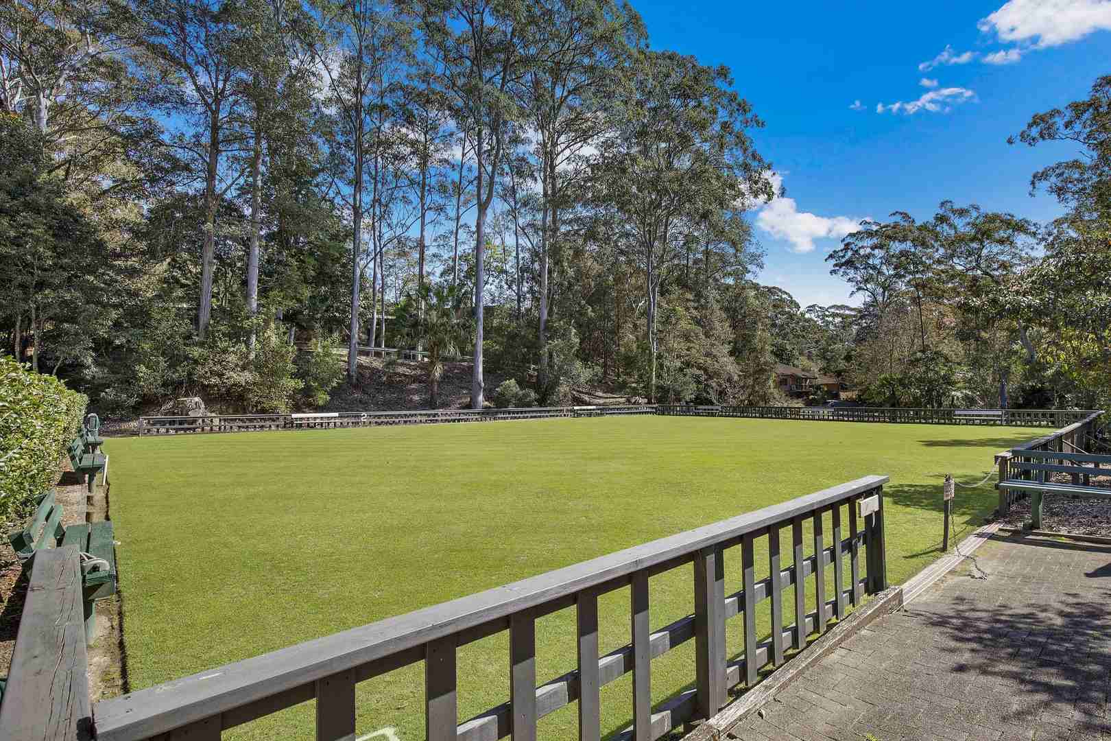 North-Facing Unit: Refreshed Decor, and Spacious Balcony – Contact Agent Today!