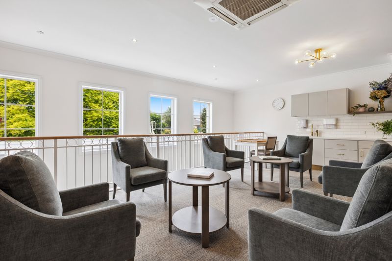 Delightful north-facing, spacious ground-floor one-bedroom apartment