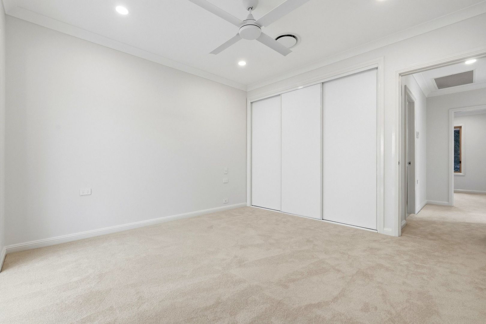 Private cul-de sac living
