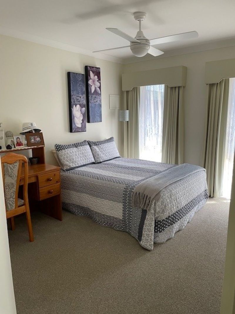 Quiet Court Location, just move in!