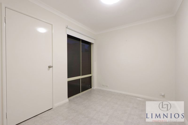 Street Front Home In Quiet Cul - De - Sac