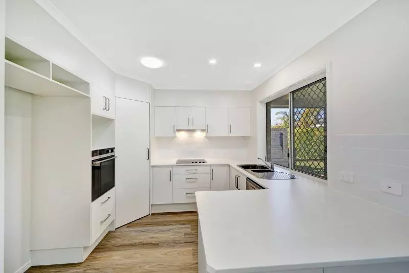 Garden Oasis, 3 Bedroom Villa, ready to go!