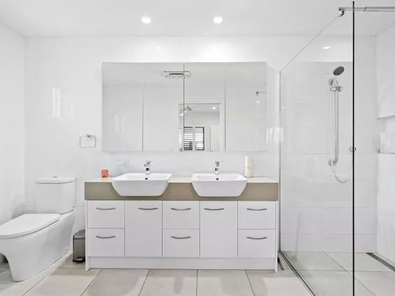 Site 8 - Established Heron