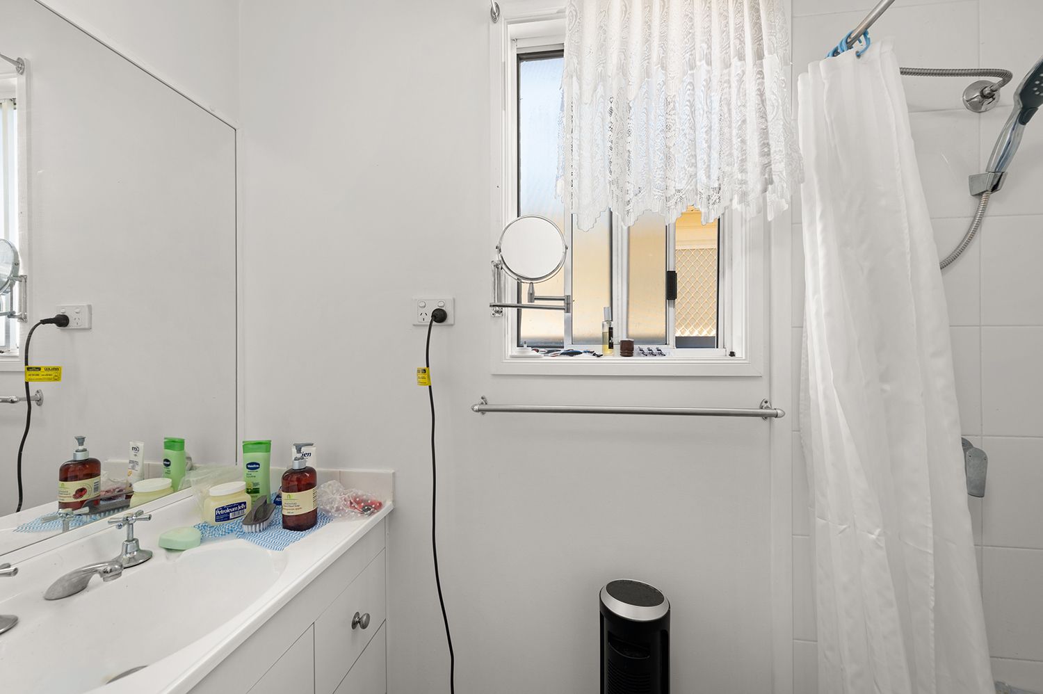 Convenience at Broadlands - Beautiful Home - Two Big Bedrooms