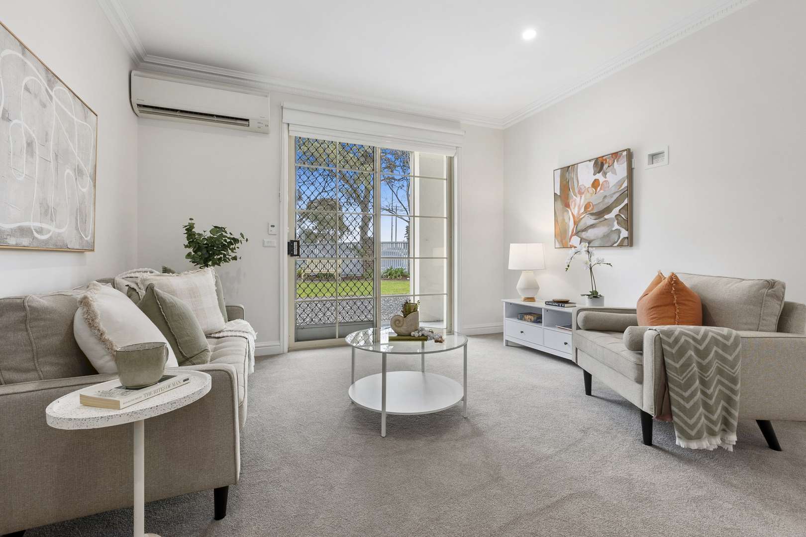 Bright Ground Floor Apartment