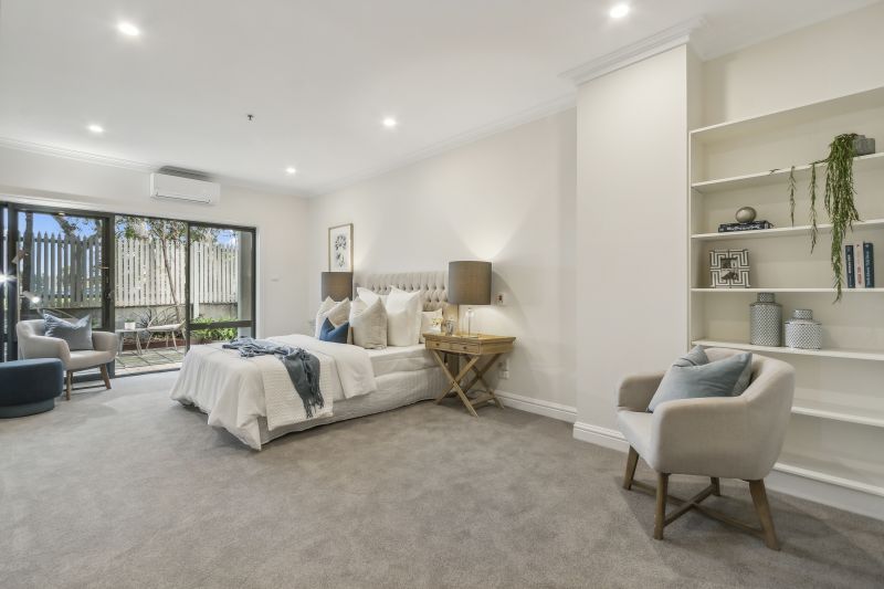 Large one-bedroom apartment on the ground floor