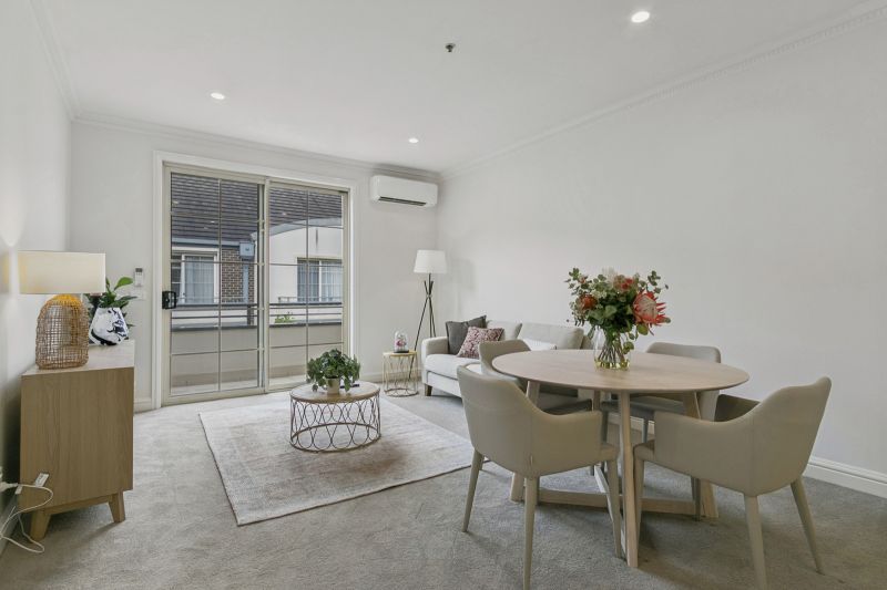One-bedroom apartment with a large double balcony