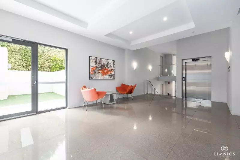 Exquisite Modern Living, Impressive with Great View!