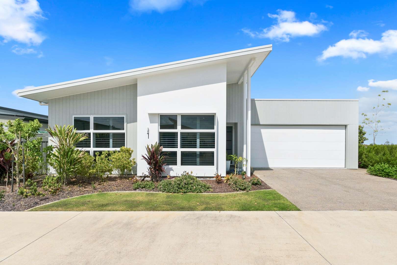 Home 1 | A Corner Position, A Garden Outlook & A Lifestyle to Love