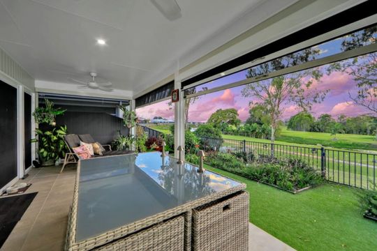 Entertainers Delight with Golf Course Views!