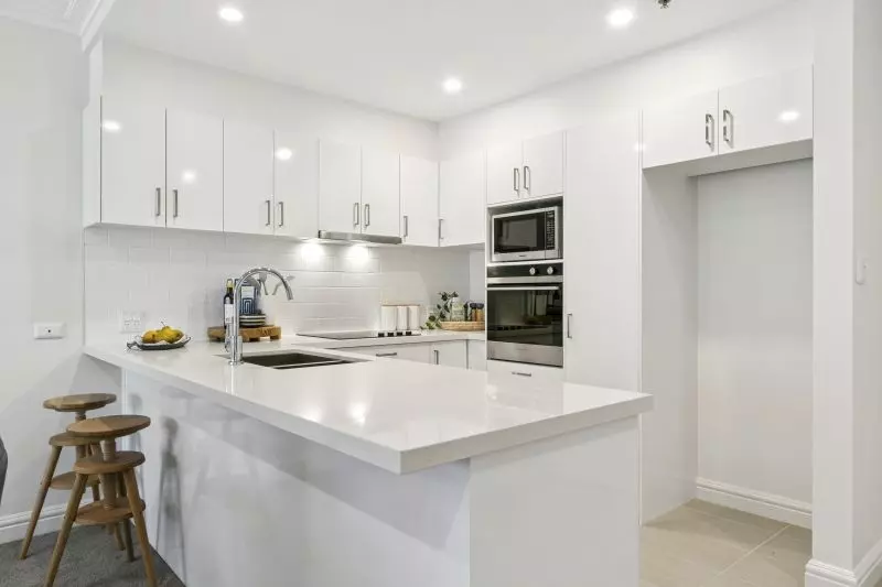 Beautiful & bright newly refurbished 2 bed apartment