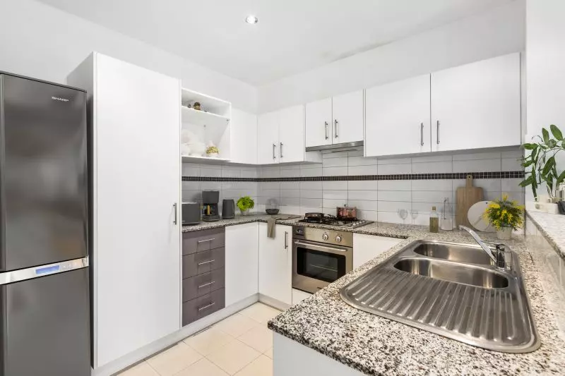 Stunning Views, Central Living!