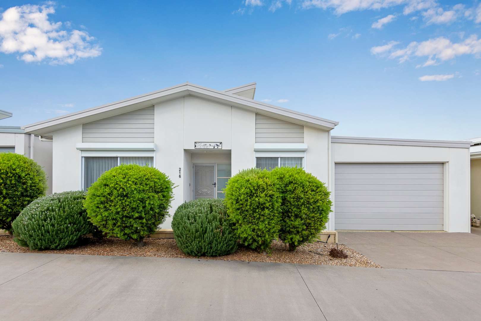 HOME 216 PALM LAKE RESORT TRUGANINA