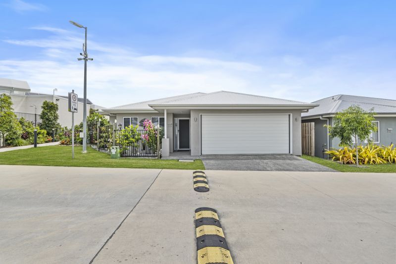 3 Bedroom Home with Stunning Sunroom
