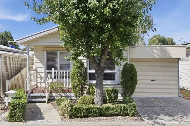 Quaint Cottage! Close to the Community Centre