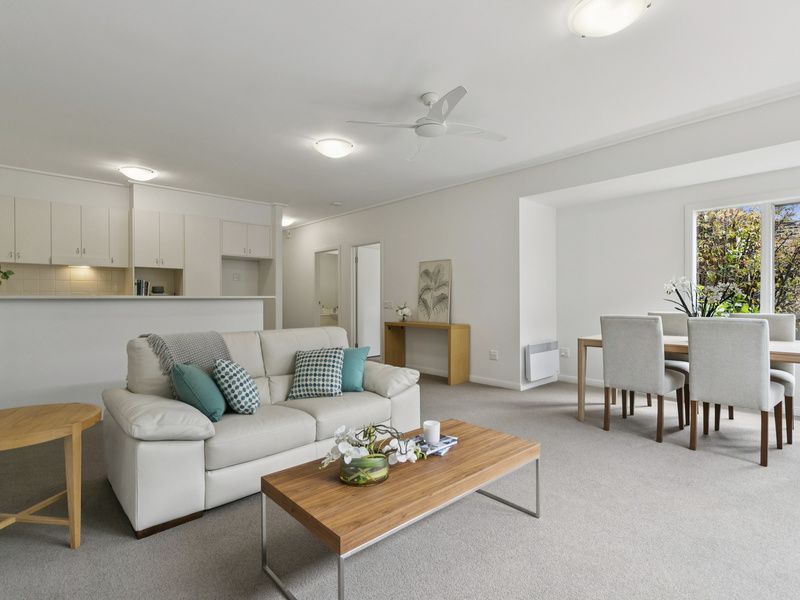 Refreshed Villa, Private garden and Open-plan Living