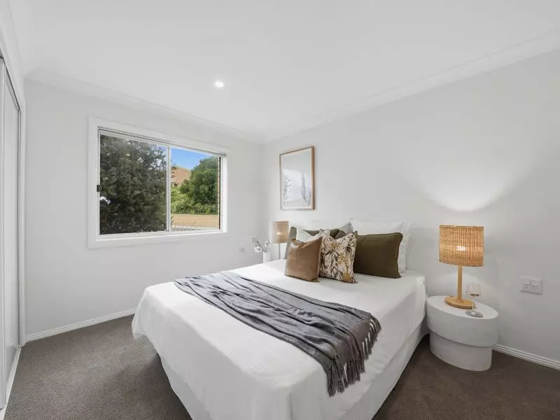 Westerly Facing Villa With Attached Garage