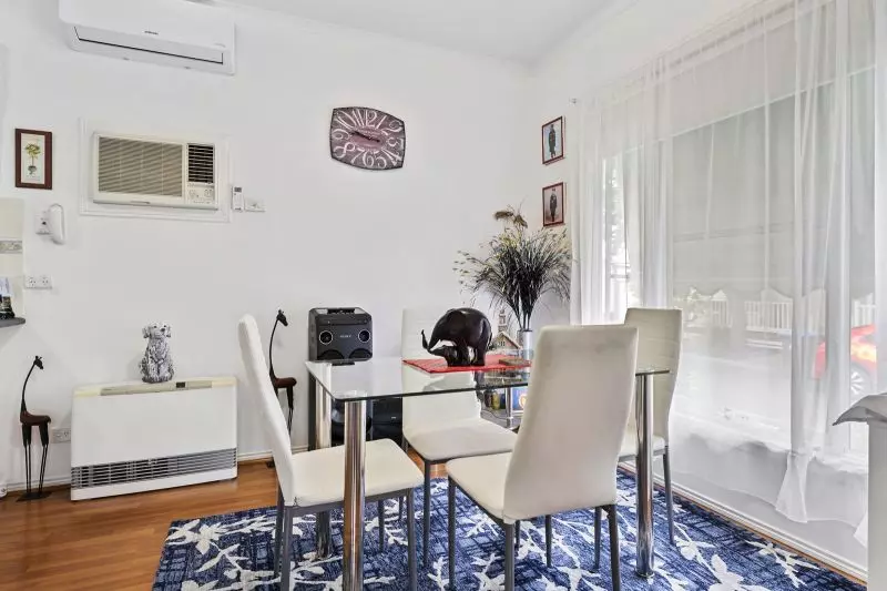 Vibrant & Beautifully Maintained!