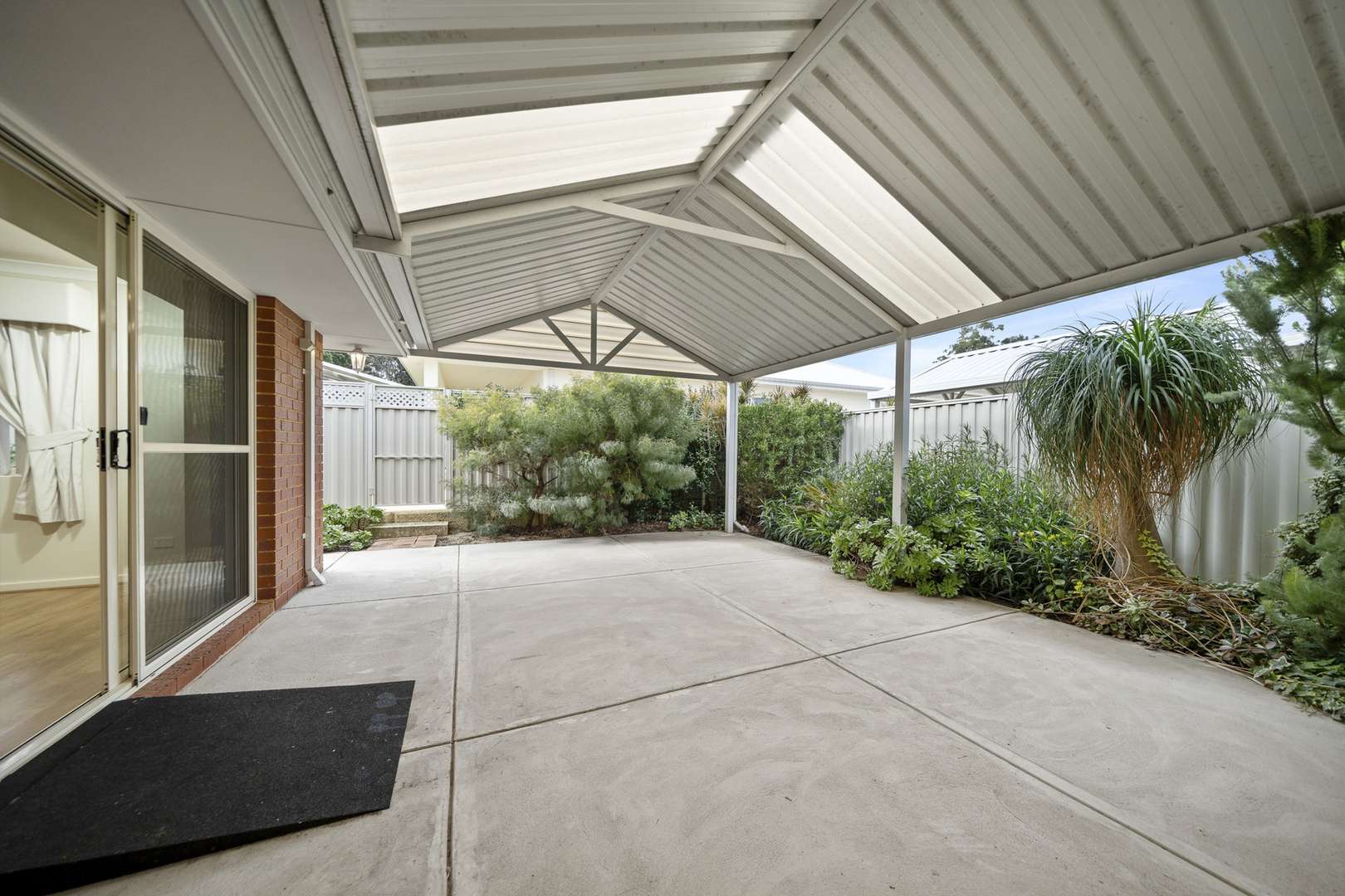 UNDER OFFER - Very Homely and Inviting Villa