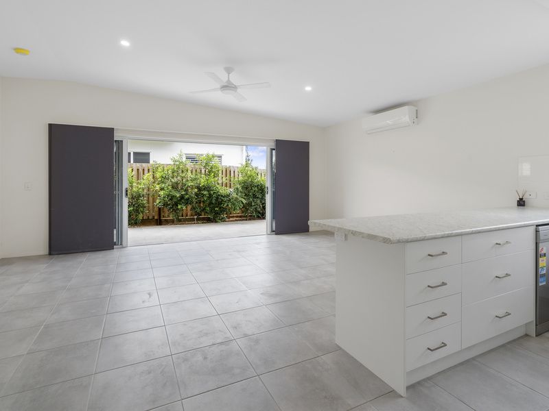 Fantastic location centred between both clubhouses! 