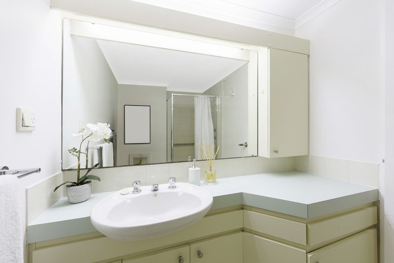 Ground-floor Studio Apartment with Courtyard