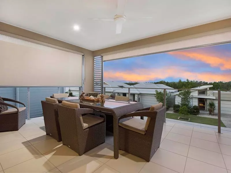 Luxury, Landing living