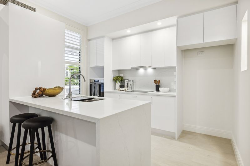 Fully refurbished ground floor apartment available now!