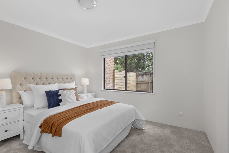 Beautifully renovated 2-bedroom ground floor unit with large courtyard
