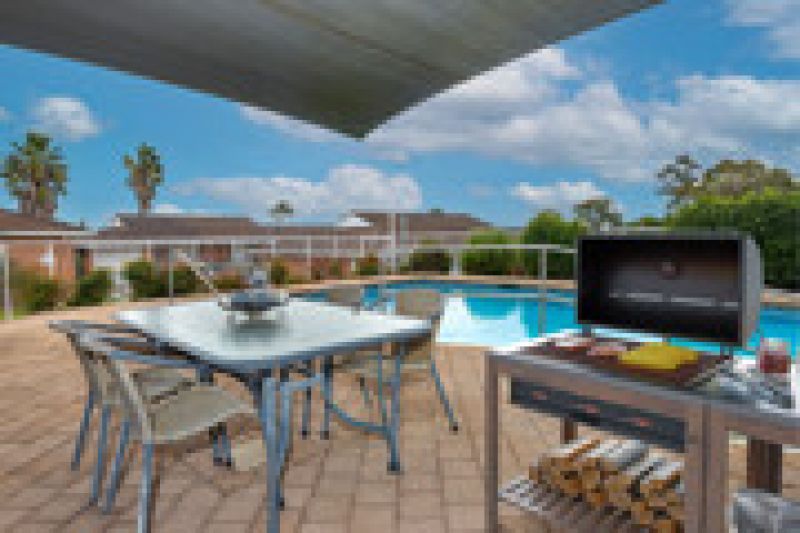 Light-Filled One-Bedroom Serviced Studio Apartment in Greglea Retirement Living