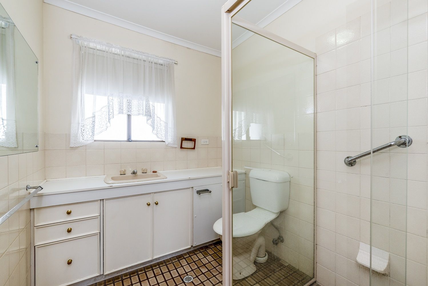 Two Bedroom - Easy Walk to Main Street