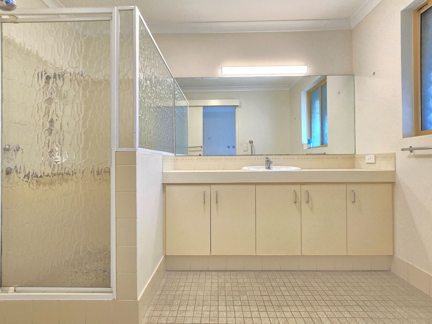 Under Offer! Just Listed! 2 Bedroom, 1 Bathroom Retirement Villa in Bentley