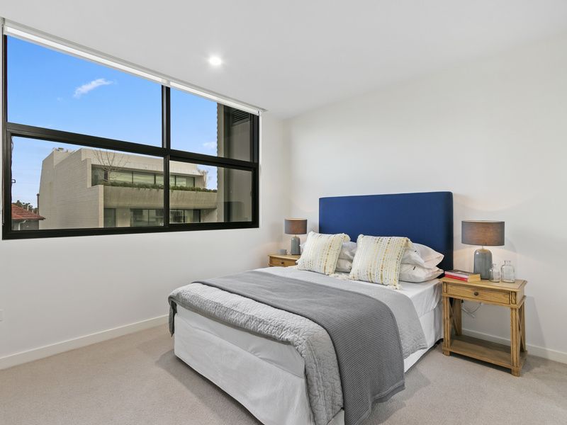 Bright, Airy Apartment with Balcony Views and Modern Finishes