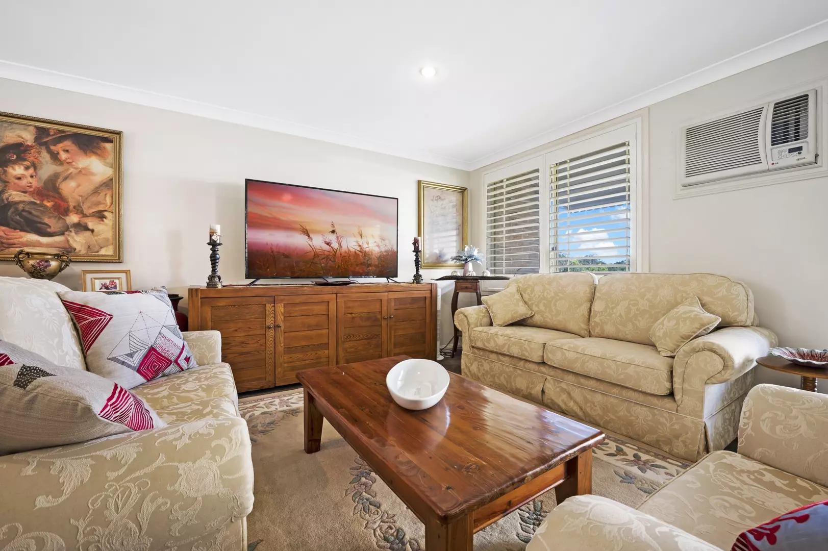 Modern Ground Floor Unit with A Garden Outlook!