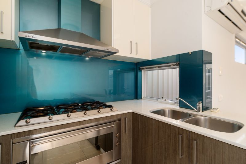 Ticking All Boxes: Location, Modern, Spacious & NO STRATA