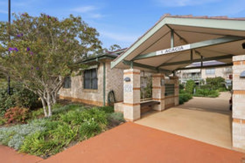 North facing, easy Ground-Level Living with Garden Views