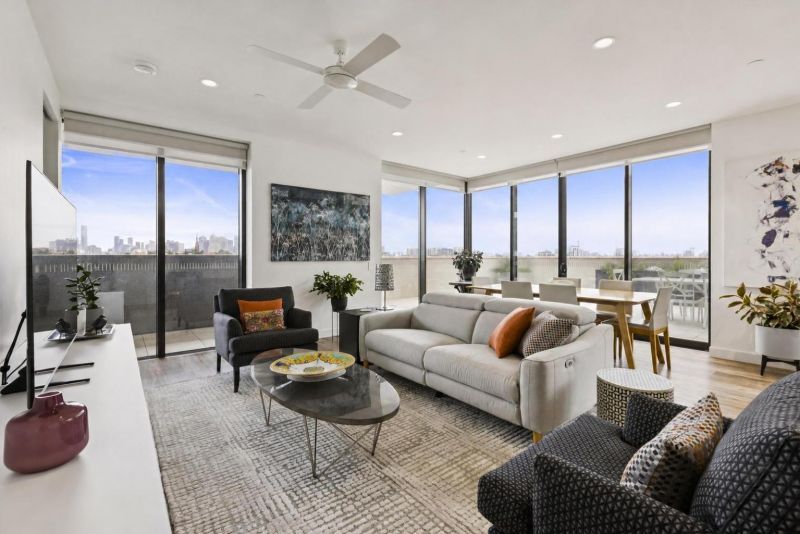 Luxury Open Plan Living with Sweeping City Views