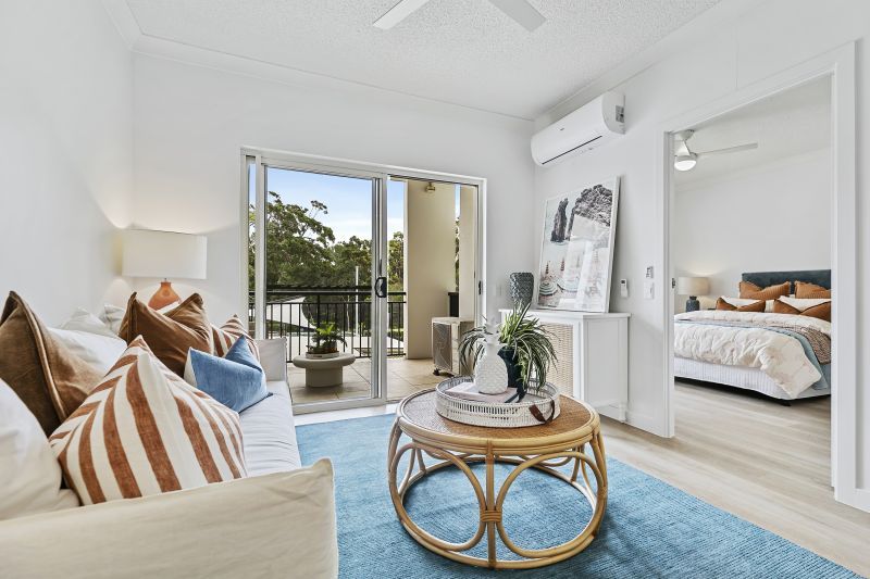 Overlooking the beautiful bowls green, community & surrounds